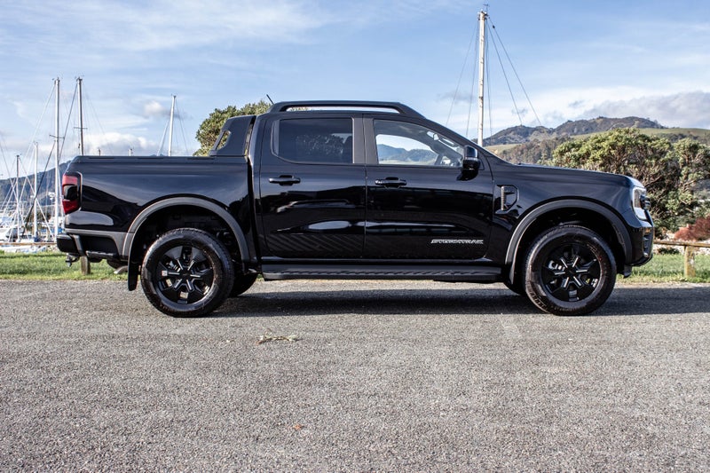 2025 Ford Ranger STORMTRAK HYBRID 4WD image 2