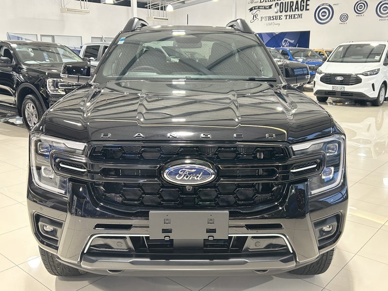 2025 Ford Ranger Stormtrak Hybrid image 2