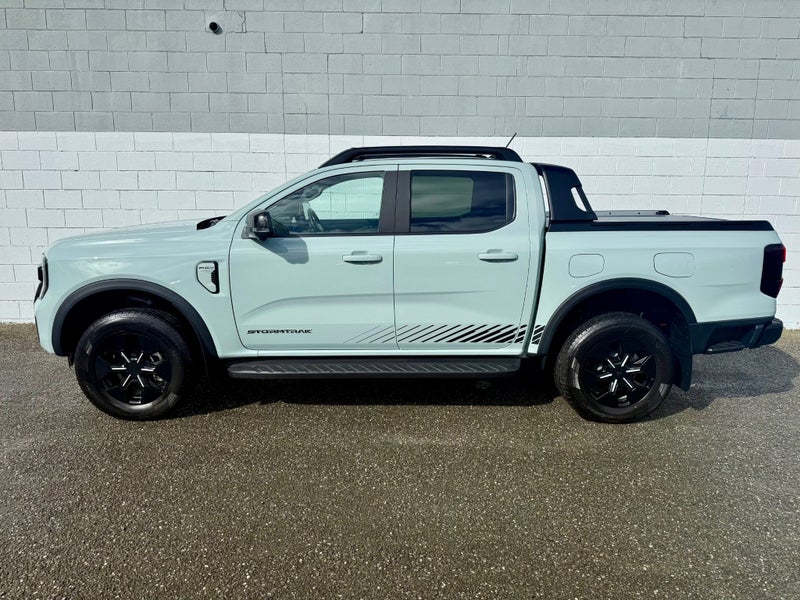 2025 Ford Ranger Stormtrak PHEV image 3