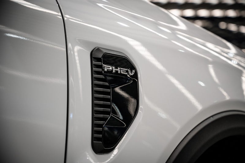 2025 Ford Ranger XLT 2.3 Petrol Hybrid PHEV image 3