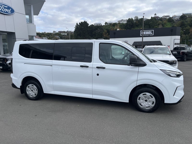 2025 Ford Transit 320L Bus 2.0D/8At image 4