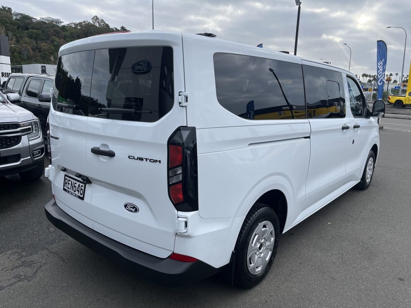 2025 Ford Transit 320L Bus 2.0D/8At image 5