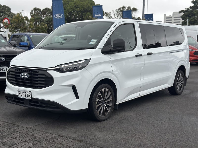 2025 Ford Transit 320L Bus 2.0D/8At image 3