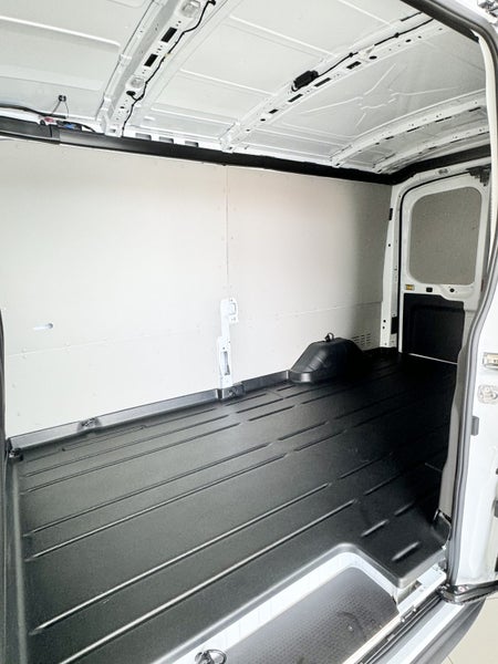 2025 Ford Transit 350L LWB Van 2.0D image 4