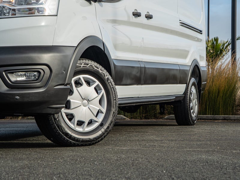 2025 Ford Transit Cargo 350 LWB Van Med Roof RWD image 5