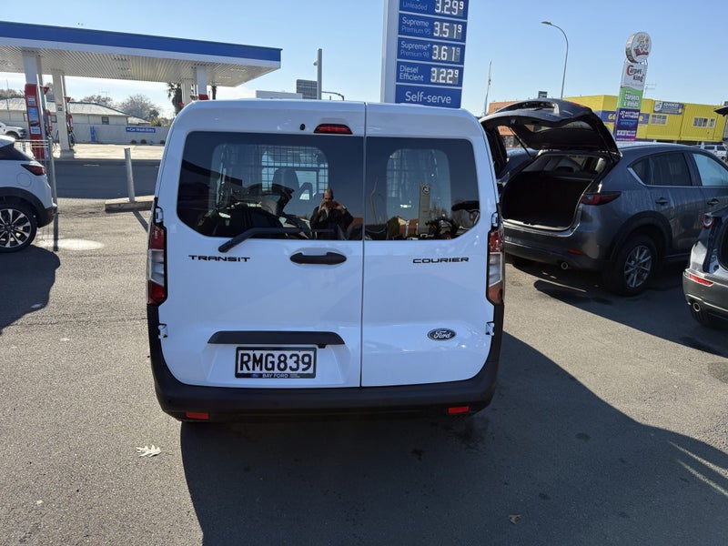 2025 Ford Transit COURIER 1.0L 7A FWD image 5