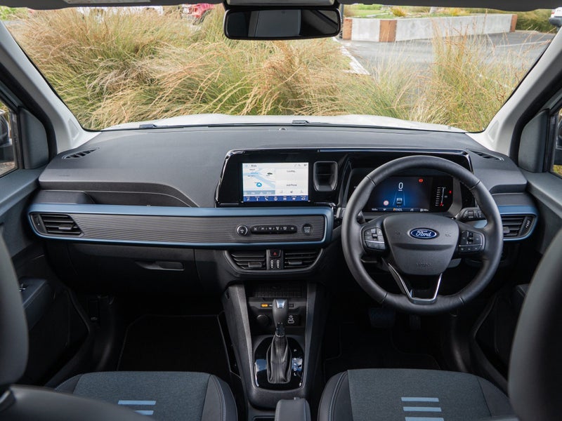 2025 Ford Transit Courier Tourneo FWD 7A image 2