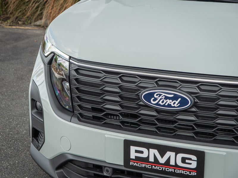 2025 Ford Transit Courier Tourneo FWD 7A image 3