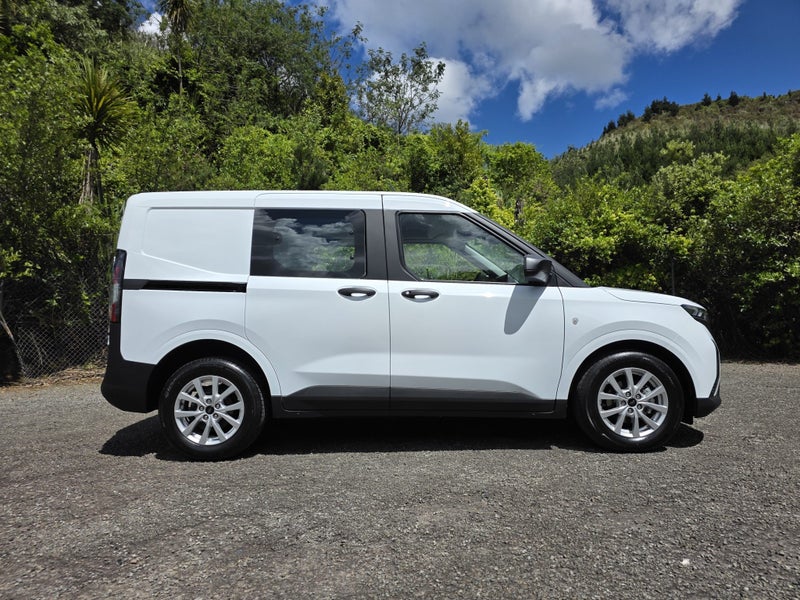 2025 Ford Transit Courier Trend 1.0P/7At image 4