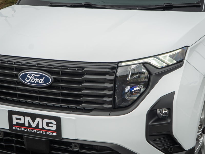 2025 Ford Transit Courier Trend FWD 7A image 3