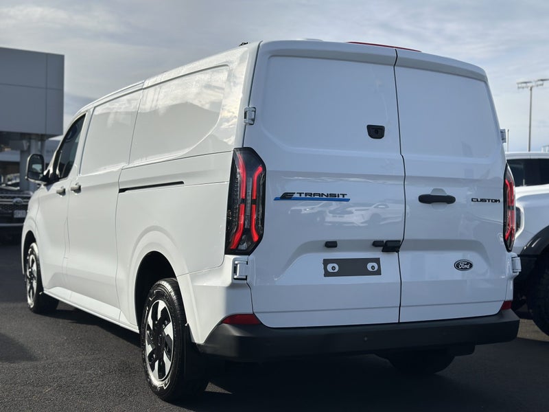 2025 Ford Transit Custom 320 Lwb 80Kwh image 4