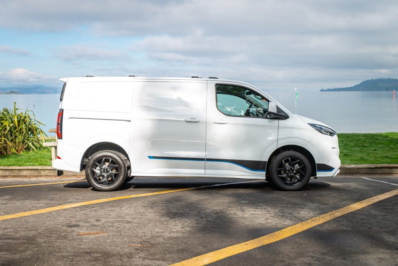 2025 Ford Transit Custom 320 Sport AWD image 5