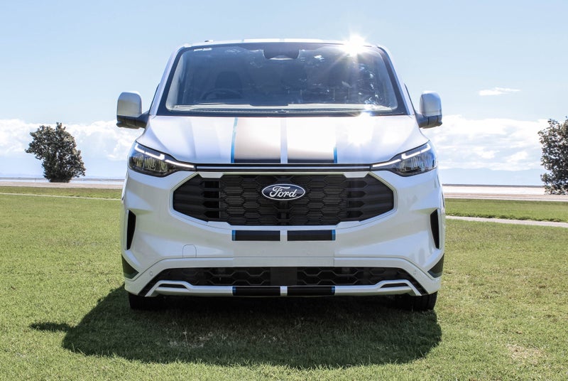 2025 Ford Transit CUSTOM 320 SPORT AWD image 4