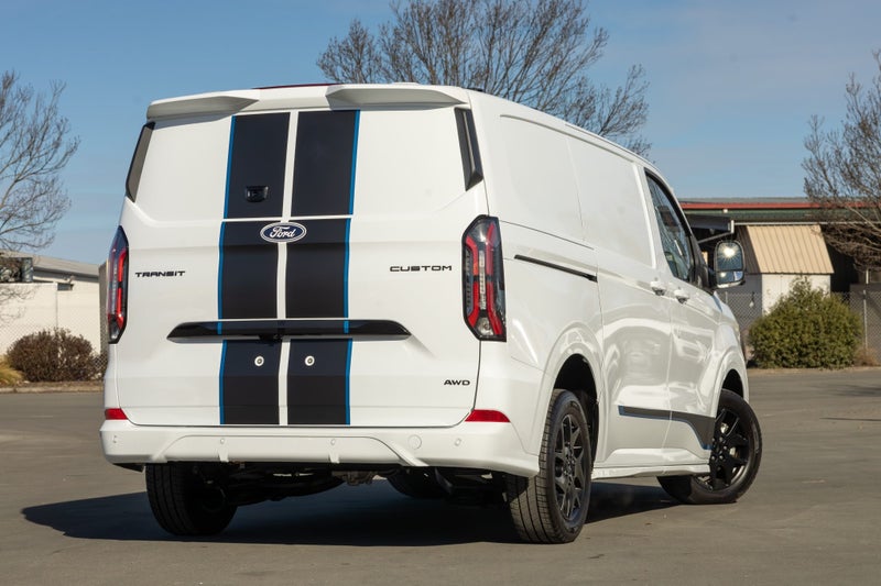 2025 Ford Transit Custom 320 Sport AWD image 3