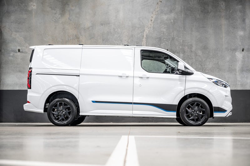 2025 Ford Transit Custom 320 Sport AWD image 3