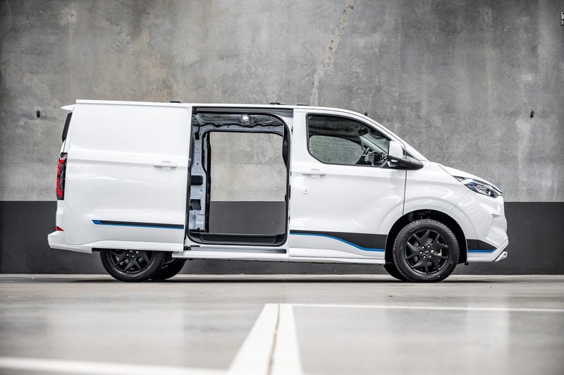 2025 Ford Transit Custom 320 Sport AWD image 4