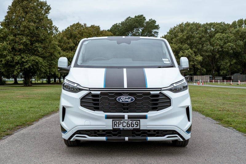 2025 Ford Transit Custom 320 Sport AWD image 3