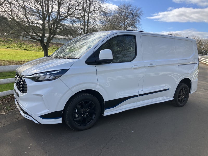 2025 Ford Transit Custom 320 Sport AWD image 3