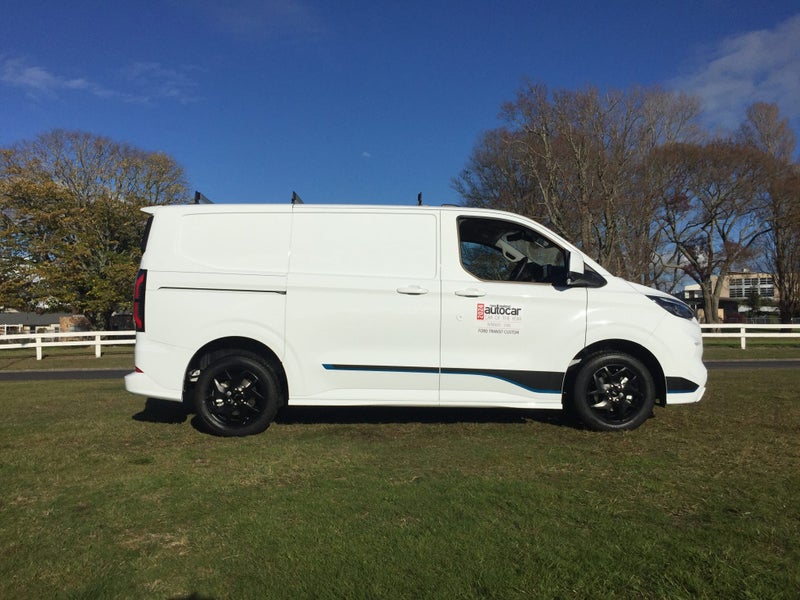 2025 Ford Transit CUSTOM 320 SPORT AWD image 4