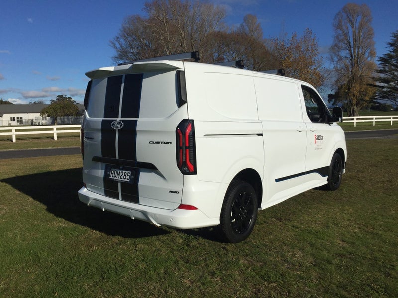 2025 Ford Transit CUSTOM 320 SPORT AWD image 5