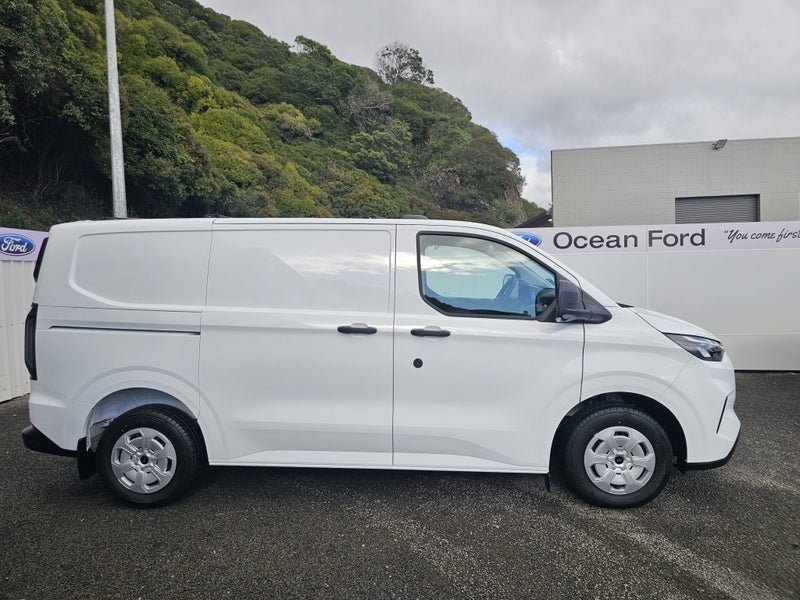2025 Ford Transit Custom 320 SWB 2.0D image 4
