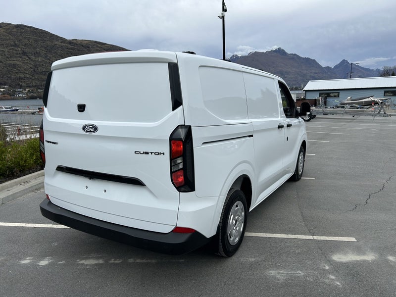 2025 Ford Transit Custom 320 SWB 2.0L Diesel image 4