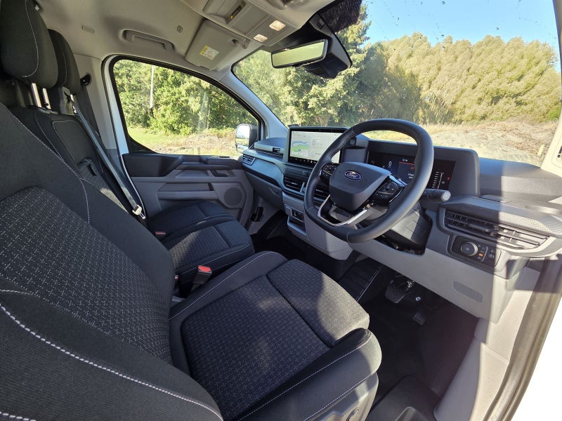 2025 Ford Transit CUSTOM 320 SWB Van image 5
