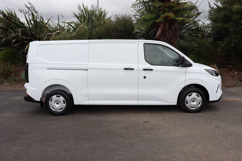 2025 Ford Transit CUSTOM 320L image 3