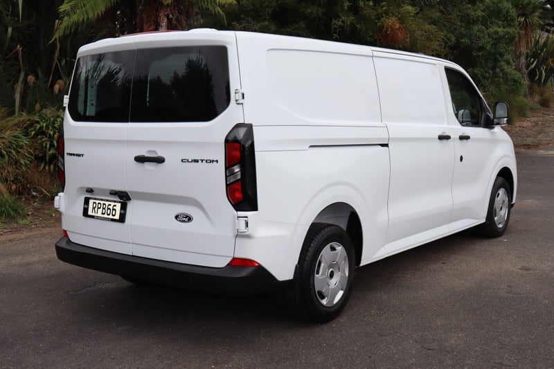 2025 Ford Transit CUSTOM 320L image 4
