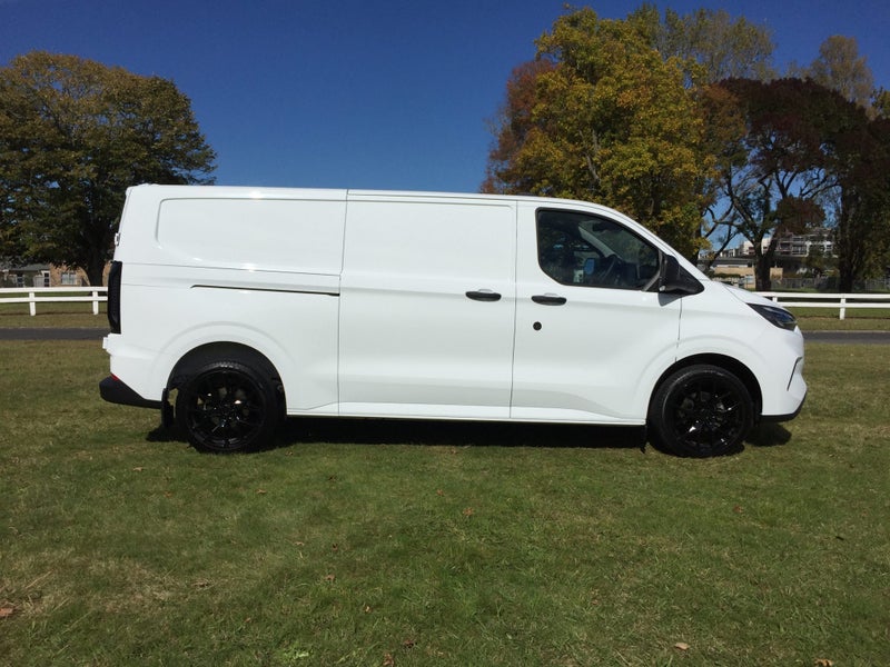 2025 Ford Transit CUSTOM 320L image 4