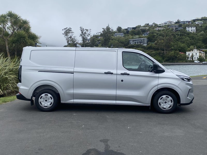 2025 Ford Transit Custom 320L - AWD image 4