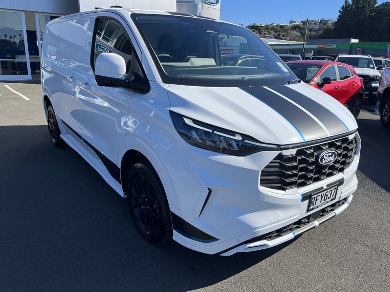 2025 Ford Transit Custom 320S Sport AWD image 3