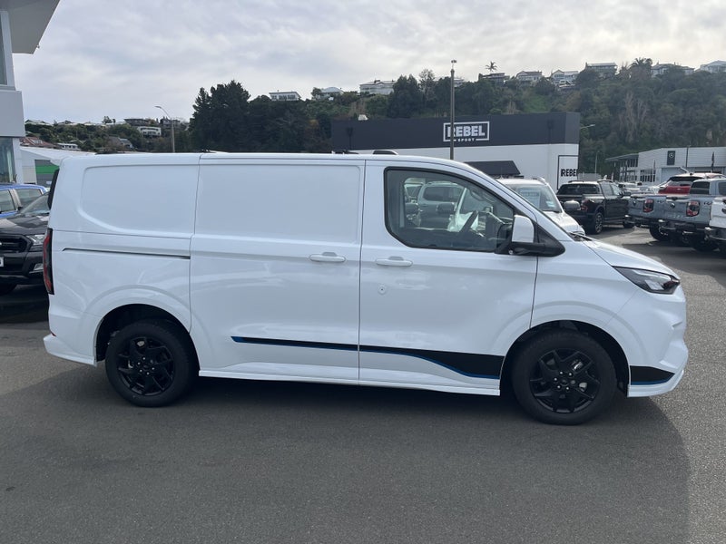2025 Ford Transit Custom 320S Sport AWD image 5