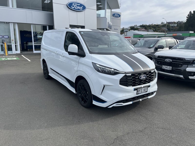 2025 Ford Transit Custom 320S Sport AWD image 5
