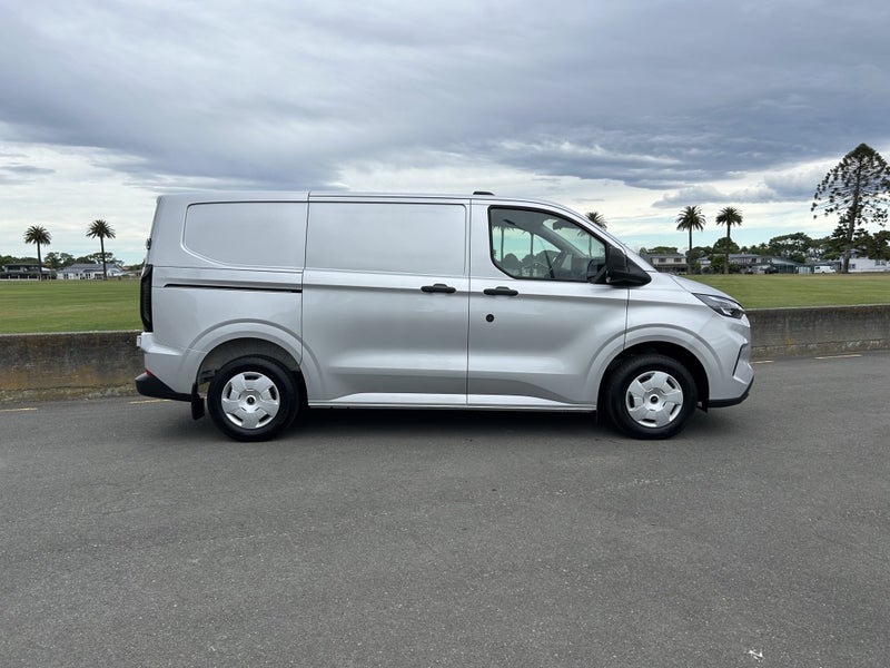 2025 Ford Transit Custom 320S SWB 2.0D image 4