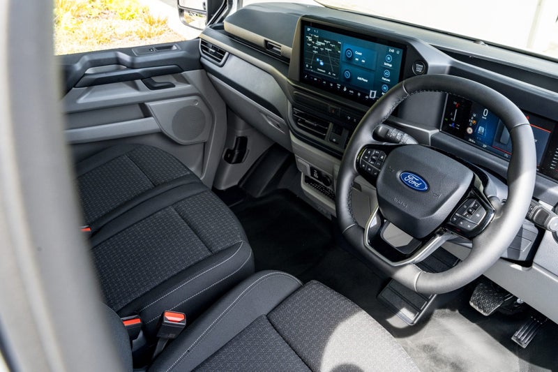 2025 Ford Transit Kombi 320L Bus image 3