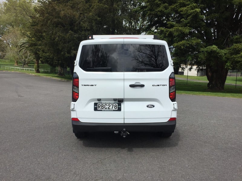 2025 Ford Transit KOMBI BUS 9 SEATER image 4