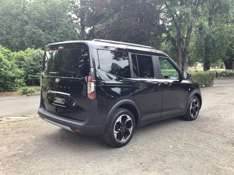 2025 Ford Transit TOURNEO image 3