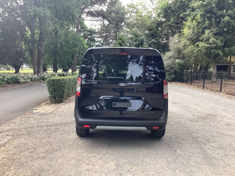 2025 Ford Transit TOURNEO image 4