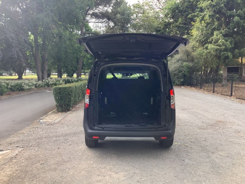 2025 Ford Transit TOURNEO image 5