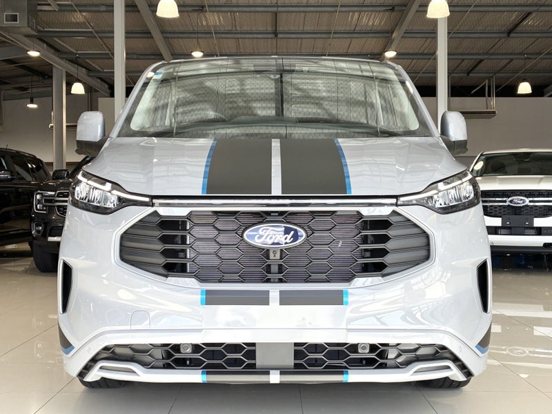 2025 Ford Transit Tourneo 8 Seater AWD Bus 2.0 image 3