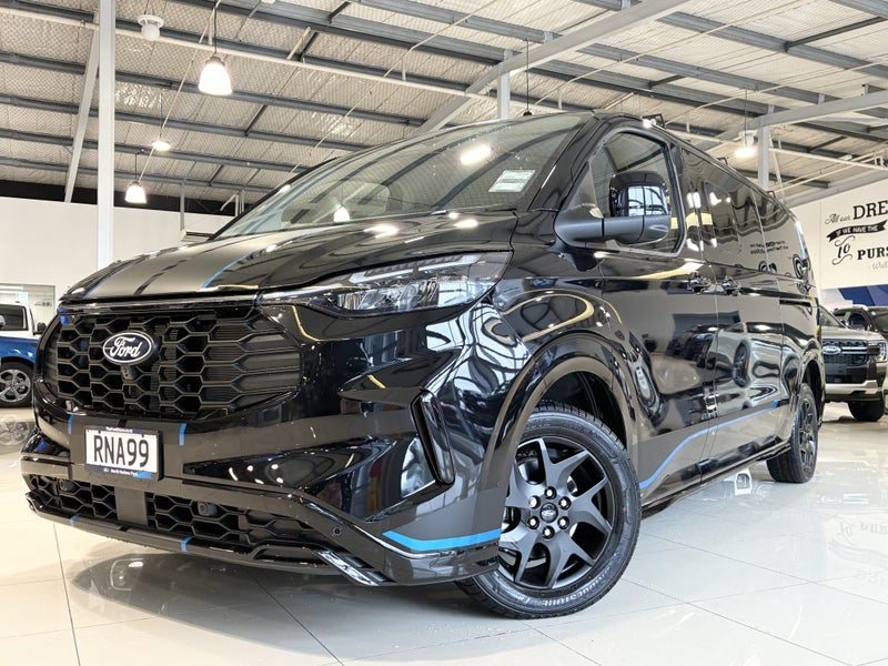 2025 Ford Transit Tourneo Custom Sport image 2