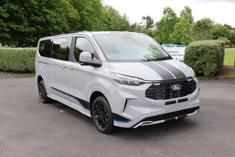 2025 Ford Transit Tourneo Custom Sport image 2