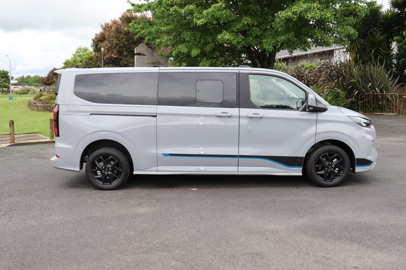 2025 Ford Transit Tourneo Custom Sport image 3