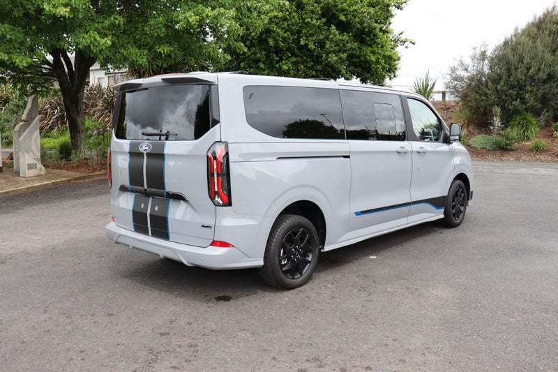 2025 Ford Transit Tourneo Custom Sport image 4
