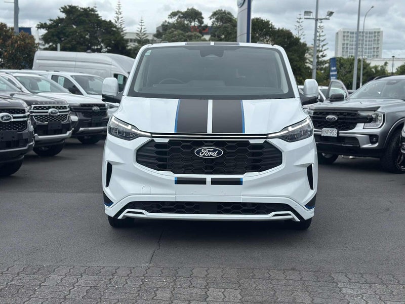 2025 Ford Transit Tourneo Custom Sport image 2