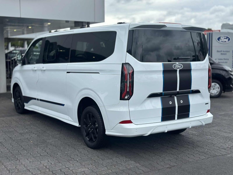 2025 Ford Transit Tourneo Custom Sport image 4