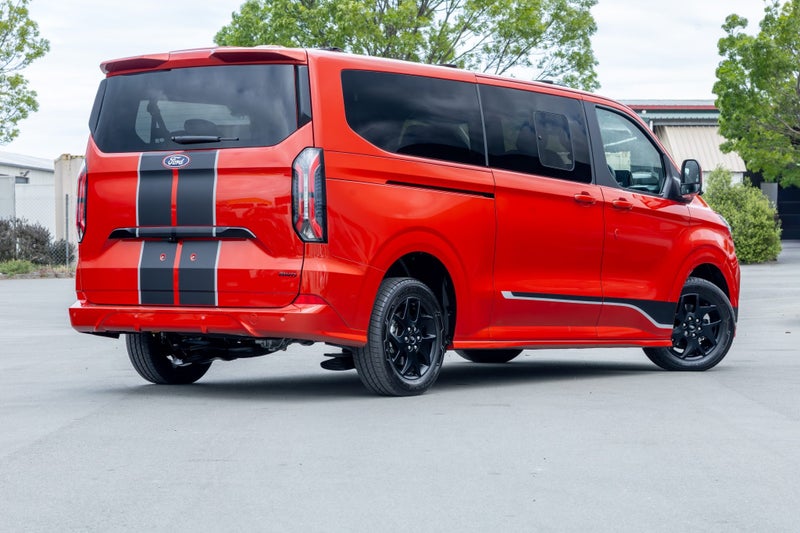 2025 Ford Transit Tourneo Custom Sport 8 Seater... image 3