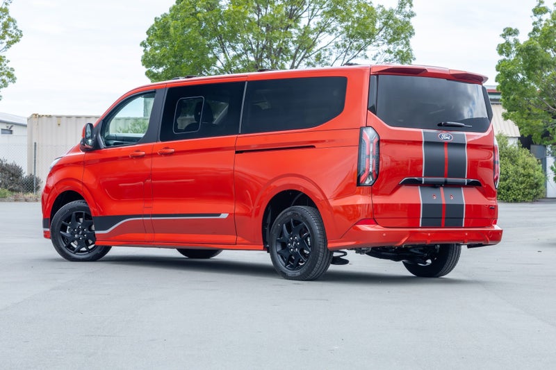 2025 Ford Transit Tourneo Custom Sport 8 Seater... image 5