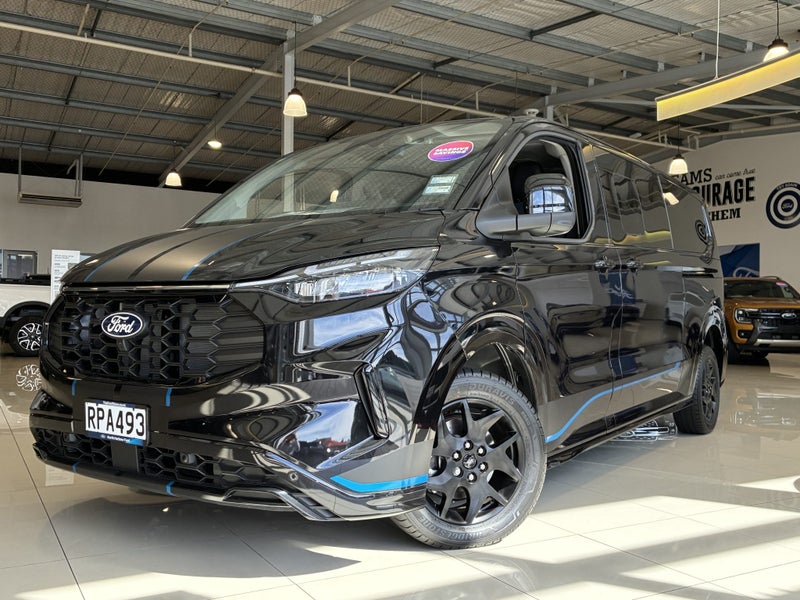 2025 Ford Transit Tourneo Custom Sport AWD image 2